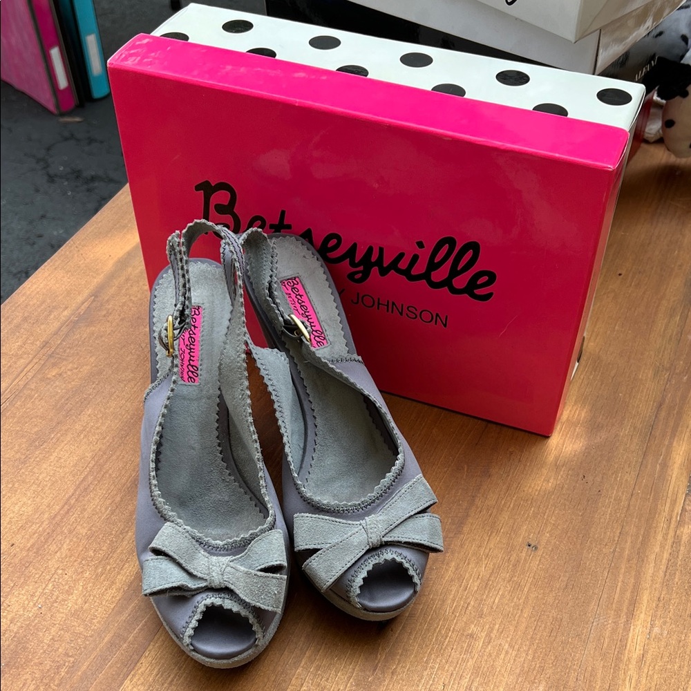 Betsey Johnson Gray Bow Slingback Sandals